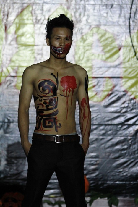 Các mẫu thời trang này lấy cảm hứng của ngày lễ hóa trang để làm điểm nhấn. Hotgirl Yến Korea làm lu mờ cả hoa cỏ mùa xuân Á hậu Việt Đỗ Hoàng Anh - Ngôi sao sáng của ĐH Văn hóa Hà Nội >>Những nữ sinh đẹp nhất trường Ams và Chu Văn An