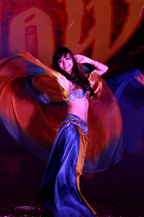Cùng với đó là các điệu múa belly dance nóng bỏng. Hotgirl Yến Korea làm lu mờ cả hoa cỏ mùa xuân Á hậu Việt Đỗ Hoàng Anh - Ngôi sao sáng của ĐH Văn hóa Hà Nội >>Những nữ sinh đẹp nhất trường Ams và Chu Văn An