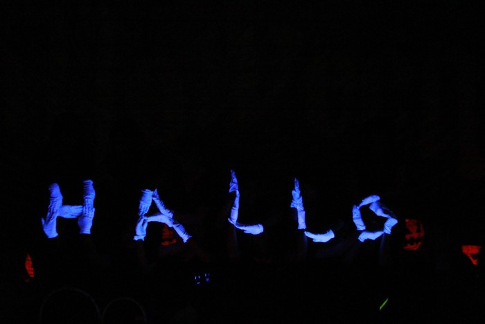 Dòng chữ Hallo biểu trưng cho ngày lễ hóa trang đã bắt đầu. Hotgirl Yến Korea làm lu mờ cả hoa cỏ mùa xuân Á hậu Việt Đỗ Hoàng Anh - Ngôi sao sáng của ĐH Văn hóa Hà Nội >>Những nữ sinh đẹp nhất trường Ams và Chu Văn An