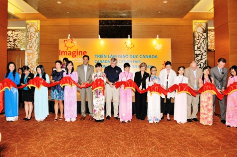 Buổi khai mạc Triển lãm giáo dục Canada tại Việt Nam. Buổi khai mạc Triển lãm giáo dục Canada tại Việt Nam.