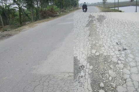 Con đường được đầu tư gần 100 tỷ nhưng bàn giao đến đâu xuống cấp đến đó, trên dọc đường vừa bàn giao chi chít những điểm bong tróc, ổ gà, ổ voi (ảnh nhỏ) (Ảnh Xuân Hòa) Con đường được đầu tư gần 100 tỷ nhưng bàn giao đến đâu xuống cấp đến đó, trên dọc đường vừa bàn giao chi chít những điểm bong tróc, ổ gà, ổ voi (ảnh nhỏ) (Ảnh Xuân Hòa)