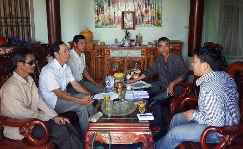 Sau gần 4 năm đi đòi hỏi quyền lợi nhưng đến nay 17 hộ dân tại xã Quỳnh Châu chỉ mới nhận được 30% tiền giải phóng mặt của gia đình mình được hưởng (ảnh Xuân Hòa) Sau gần 4 năm đi đòi hỏi quyền lợi nhưng đến nay 17 hộ dân tại xã Quỳnh Châu chỉ mới nhận được 30% tiền giải phóng mặt của gia đình mình được hưởng (ảnh Xuân Hòa)