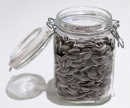 5. Mũi: Hạt hướng dương phòng ngừa chứng viêm mũi vì vitamin E trong hạt hướng dương có thể cải thiện chứng dị ứng ở mũi rất hiệu quả. Ăn hạt hướng dương hàng ngày có thể bổ sung tới 90% lượng vitamin E cần thiết. 5. Mũi: Hạt hướng dương phòng ngừa chứng viêm mũi vì vitamin E trong hạt hướng dương có thể cải thiện chứng dị ứng ở mũi rất hiệu quả. Ăn hạt hướng dương hàng ngày có thể bổ sung tới 90% lượng vitamin E cần thiết.