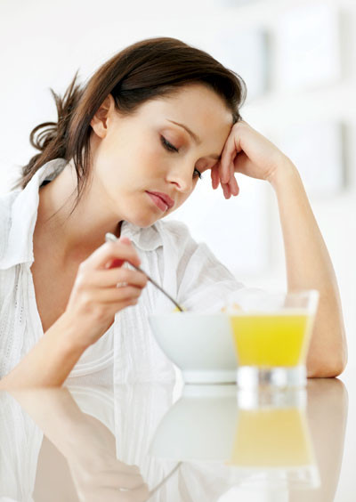 Tuy nhiên, bạn buồn ngủ nhiều hơn không có nghĩa là bạn cảm thấy được nghỉ ngơi nhiều hơn. Các nghiên cứu khác cho thấy người mắc SAD thường bị chứng mất ngủ, và rối loạn giấc ngủ, do vậy có xu hướng gà gật ở nơi làm việc. Tuy nhiên, bạn buồn ngủ nhiều hơn không có nghĩa là bạn cảm thấy được nghỉ ngơi nhiều hơn. Các nghiên cứu khác cho thấy người mắc SAD thường bị chứng mất ngủ, và rối loạn giấc ngủ, do vậy có xu hướng gà gật ở nơi làm việc.