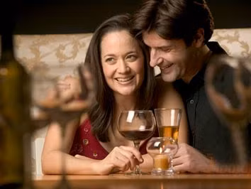 Và không phải chỉ người nghiện rượu lâu năm mới bị những nguy cơ này. Các nhà nghiên cứu cho biết, chỉ cần uống nhiều chất có cồn trong 3 tháng liên tục là đã làm giảm mật độ tinh trùng một cách đáng kể.