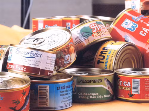 Các chất này không chỉ bắt gan phải làm việc quá tải để đào thải mà còn gây hại cho hệ tiêu hóa, tác động đến các hormone giới tính, nội tiết tố nên có thể cảm trở khả năng thụ thai. Hơn nữa, một số thực phẩm chế biến sẵn có nguồn gốc từ thực phẩm biến đổi gen nên có thể gây tác động xấu về mặt sinh sản.