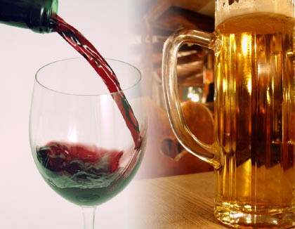 Rượu bia: Ở phụ nữ, rượu bia và những đồ uống có cồn thực sự có thể ngăn chặn sự sản xuất progesterone, một hormone quan trọng đảm bảo việc thụ thai. Ở nam giới, nó làm giảm mức độ kích thích tố nam, làm tinh trùng yếu đi và mật độ tinh trùng giảm, dẫn đến tình trạng hiếm muộn. Rượu bia: Ở phụ nữ, rượu bia và những đồ uống có cồn thực sự có thể ngăn chặn sự sản xuất progesterone, một hormone quan trọng đảm bảo việc thụ thai. Ở nam giới, nó làm giảm mức độ kích thích tố nam, làm tinh trùng yếu đi và mật độ tinh trùng giảm, dẫn đến tình trạng hiếm muộn.