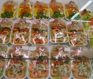 Thực phẩm chế biến sẵn: Đây là các loại thực phẩm chứa rất nhiều chất độc hại mà khi ăn chúng ta đã vô tình hấp thu hết các chất độc này. Những chất độc bao gồm bột ngọt, chất béo bão hòa, xiro công nghiệp. Thực phẩm chế biến sẵn: Đây là các loại thực phẩm chứa rất nhiều chất độc hại mà khi ăn chúng ta đã vô tình hấp thu hết các chất độc này. Những chất độc bao gồm bột ngọt, chất béo bão hòa, xiro công nghiệp.