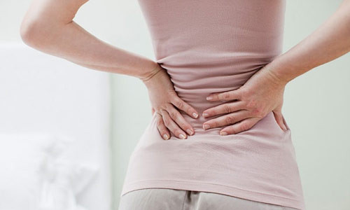 Các triệu chứng đau xương cụt thể hiện ở cơn đau nhức hay đau nhói ở phần hông hoặc mông. Triệu chứng đau xương ở mỗi người khác nhau, biểu hiện rõ ràng nhất là cơn đau xung quanh hông. Bệnh sẽ trở nên nặng hơn nếu tư thế ngồi của bạn không đúng. Cảm giác đau có thể xuất phát từ một chỗ, sau đó lan rộng ra. Các triệu chứng đau xương cụt thể hiện ở cơn đau nhức hay đau nhói ở phần hông hoặc mông. Triệu chứng đau xương ở mỗi người khác nhau, biểu hiện rõ ràng nhất là cơn đau xung quanh hông. Bệnh sẽ trở nên nặng hơn nếu tư thế ngồi của bạn không đúng. Cảm giác đau có thể xuất phát từ một chỗ, sau đó lan rộng ra.