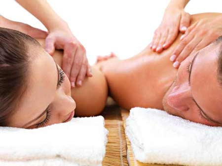 Xông hơi - xoa bóp: Cách này cần nhiều thời gian hơn, bạn có thể mua các loại lá xông về nấu và tự xông. Phương pháp này đơn giản, nhưng rất hiệu quả, bởi khi xông, nhờ tác động của hơi nóng, các mạch máu ngoại biên giãn ra, giúp máu lưu chuyển tốt hơn, cũng như thải những chất cặn bã trong tuần hoàn huyết, thông qua tuyến mồ hôi ra ngoài. Xông hơi - xoa bóp: Cách này cần nhiều thời gian hơn, bạn có thể mua các loại lá xông về nấu và tự xông. Phương pháp này đơn giản, nhưng rất hiệu quả, bởi khi xông, nhờ tác động của hơi nóng, các mạch máu ngoại biên giãn ra, giúp máu lưu chuyển tốt hơn, cũng như thải những chất cặn bã trong tuần hoàn huyết, thông qua tuyến mồ hôi ra ngoài.