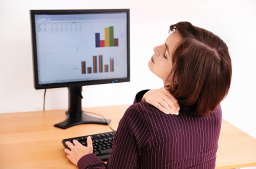 4. Đau nhức cơ bắp: Có hàng trăm triệu tế bào trong cơ thể con người dựa vào sự vận chuyển của máu để hoàn thành chức năng trao đổi chất của nó. Cơ thể ít vận động có thể làm giảm lượng oxy trong máu đến các tế bào, thay vào đó là lượng dioxide carbon, gây ra đau nhức cơ bắp, cứng khớp và teo khớp. 4. Đau nhức cơ bắp: Có hàng trăm triệu tế bào trong cơ thể con người dựa vào sự vận chuyển của máu để hoàn thành chức năng trao đổi chất của nó. Cơ thể ít vận động có thể làm giảm lượng oxy trong máu đến các tế bào, thay vào đó là lượng dioxide carbon, gây ra đau nhức cơ bắp, cứng khớp và teo khớp.