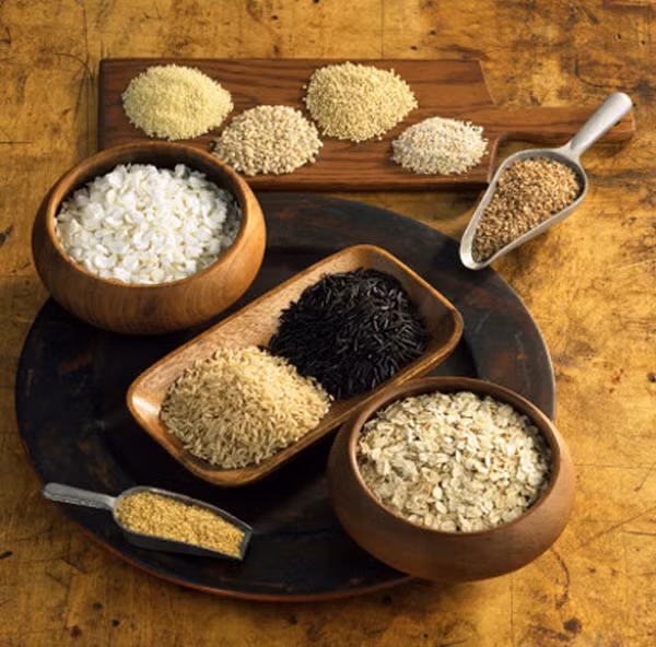 Các nguồn thực phẩm giàu folate khác như các loại rau xanh (đặc biệt là rau bina) và trái cây, bánh mì, mì ống, bột ngũ cốc ăn sáng, và gạo...
