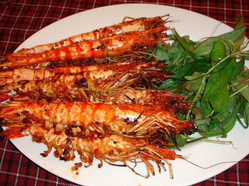 Lưu ý: Khi chữa ho bằng rau diếp cá và nước vo gạo, các mẹ hạn chế cho bé ăn đồ tanh như tôm cua, thịt gà. Thức ăn của bé nên xay nhuyễn để bé dễ nuốt, dễ tiêu, đề phòng gợn cổ khi bé nôn trớ ra đờm. Nên cho bé uống nhiều nước cam hoặc nước chanh. Nếu bé nôn trớ nhiều, bổ sung men tiêu hoá từ sữa chua.