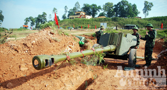 Phát huy truyền thống “chân đồng, vai sắt, đánh giỏi, bắn trúng” của lực lượng pháo binh, lực lượng dự bị động viên xã Phú Yên đã thực hành tốt bài kiểm tra bắn đạn thật pháo 85-Đ44, bài bắn ngắm trực tiếp mục tiêu cố định ban ngày từ trận địa chuẩn bị trước. Phát huy truyền thống “chân đồng, vai sắt, đánh giỏi, bắn trúng” của lực lượng pháo binh, lực lượng dự bị động viên xã Phú Yên đã thực hành tốt bài kiểm tra bắn đạn thật pháo 85-Đ44, bài bắn ngắm trực tiếp mục tiêu cố định ban ngày từ trận địa chuẩn bị trước.