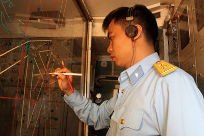 Nhân viên tiêu đồ quản lý chắc các mục tiêu trên không. Ảnh: Hoàng Hà Nhân viên tiêu đồ quản lý chắc các mục tiêu trên không. Ảnh: Hoàng Hà