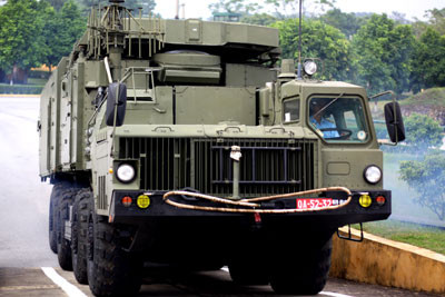 Xe điều khiển cơ động chiếm lĩnh trận địa. Ảnh: Hoàng Hà Xe điều khiển cơ động chiếm lĩnh trận địa. Ảnh: Hoàng Hà