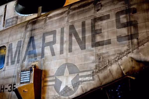 Logo không quân Mỹ bên sườn một chiếc CH-53 Super Stallion. Logo không quân Mỹ bên sườn một chiếc CH-53 Super Stallion.