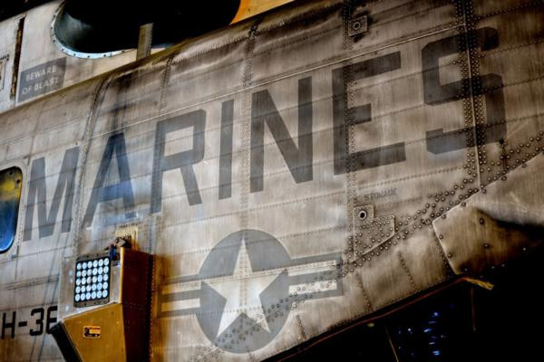 Logo không quân Mỹ bên sườn một chiếc CH-53 Super Stallion. Logo không quân Mỹ bên sườn một chiếc CH-53 Super Stallion.