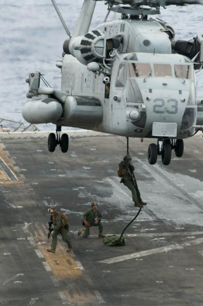 Trực thăng vận tải hạng nặng CH-53 Super Stallion trên tàu sân bay Trực thăng vận tải hạng nặng CH-53 Super Stallion trên tàu sân bay