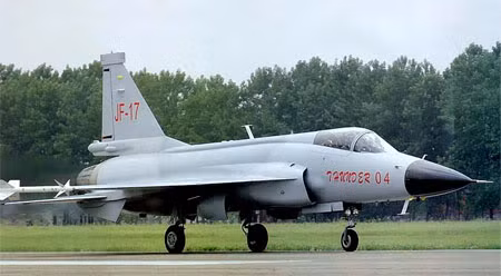 Trung Quốc bán cho Pakistan máy bay JF-17 Thunder sử dụng động cơ Nga