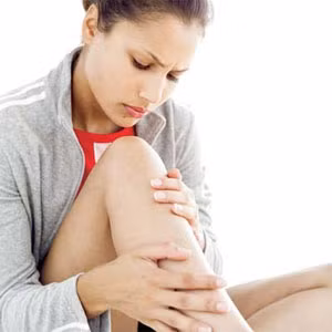 Đau mãn tính hoặc đau dải dẳng ở khớp có thể cho thấy những dấu hiệu hàng đầu của bệnh viêm khớp như lupus hoặc viêm khớp mãn tính.