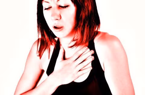 Nguy cơ đột quỵ sẽ càng tăng cao hơn với người trước đó đã có tiền sử mắc bệnh tim mạch, phụ nữ có vòng eo “bánh mỳ” trên 80 cm, hàm lượng cholesterol trong máu cao, người mắc bệnh cao huyết áp hoặc người nghiện thuốc lá.