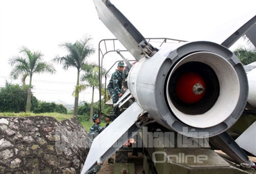 Đạn được đưa vào bệ Đạn được đưa vào bệ