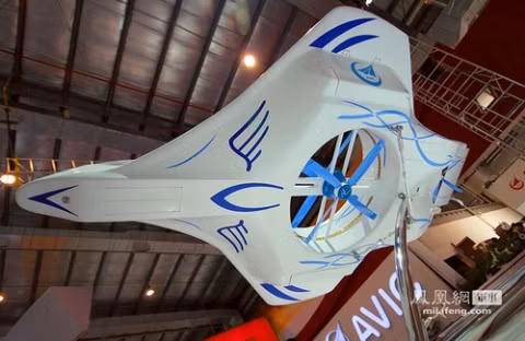 Quan sát thấy, toàn bộ vũ khí sẽ được đưa vào trong thân để giúp trực thăng có thể tàng hình. Quan sát thấy, toàn bộ vũ khí sẽ được đưa vào trong thân để giúp trực thăng có thể tàng hình.