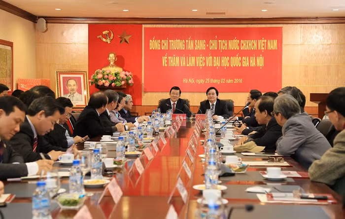 Chủ tịch nước Trương Tấn Sang thăm và làm việc tại Đại học Quốc gia Hà Nội. Ảnh Bùi Tuấn/VNU