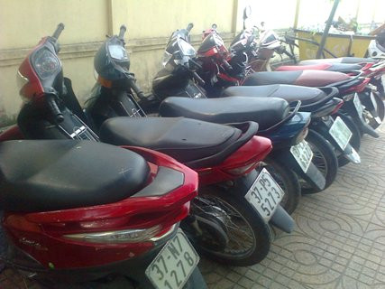 Một số tang vật trong vụ đánh bạc vừa bị bắt giữ Một số tang vật trong vụ đánh bạc vừa bị bắt giữ