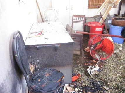 Những vật dụng tại khoa dược - Bệnh viện Y học cổ truyền Nghệ An đã bị lửa thiêu rụi hoàn toàn