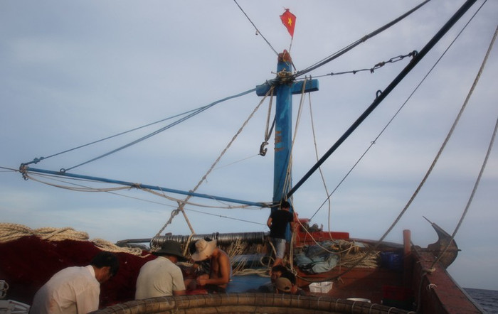 Những người ngư dân luôn ra khơi trong tâm thế những người lính biển (ảnh Xuân Hòa) Những người ngư dân luôn ra khơi trong tâm thế những người lính biển (ảnh Xuân Hòa)