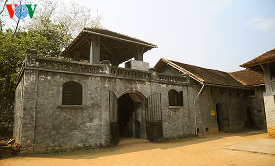 Trước phong trào đấu tranh giành độc lập dân tộc của Cách mạng Việt Nam ngày một dâng cao; thực dân Pháp đã mở rộng nhà tù Sơn La thêm 1500 m vuông và 170 m vuông nữa vào năm 1940 Trước phong trào đấu tranh giành độc lập dân tộc của Cách mạng Việt Nam ngày một dâng cao; thực dân Pháp đã mở rộng nhà tù Sơn La thêm 1500 m vuông và 170 m vuông nữa vào năm 1940