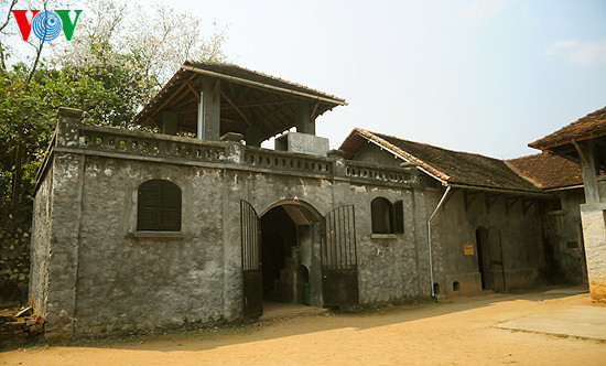 Trước phong trào đấu tranh giành độc lập dân tộc của Cách mạng Việt Nam ngày một dâng cao; thực dân Pháp đã mở rộng nhà tù Sơn La thêm 1500 m vuông và 170 m vuông nữa vào năm 1940 Trước phong trào đấu tranh giành độc lập dân tộc của Cách mạng Việt Nam ngày một dâng cao; thực dân Pháp đã mở rộng nhà tù Sơn La thêm 1500 m vuông và 170 m vuông nữa vào năm 1940