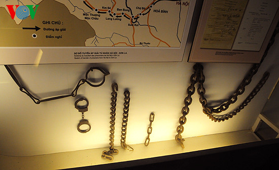Không chỉ chịu nhiều đọa đày, các chiến sỹ Cách mạng còn phải chịu nhiều đòn tra tấn với xiềng xích.(Theo VOV) Không chỉ chịu nhiều đọa đày, các chiến sỹ Cách mạng còn phải chịu nhiều đòn tra tấn với xiềng xích.(Theo VOV)