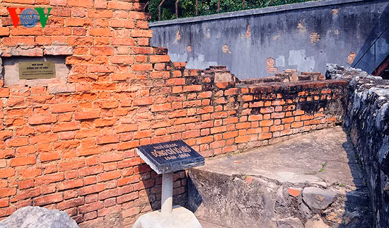 Căn phòng nơi giam giữ đồng chí Tô Hiệu (Bí thư Chi bộ Nhà tù Sơn La (5/1940 - 10/1940) Căn phòng nơi giam giữ đồng chí Tô Hiệu (Bí thư Chi bộ Nhà tù Sơn La (5/1940 - 10/1940)