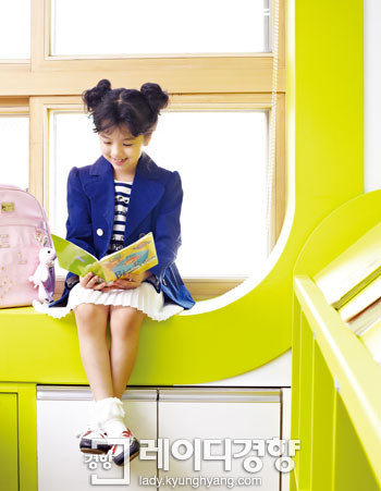 Mùa hạ các bé sẽ mặc gọn gàng với màu trông nhã nhặn hơn. Mùa hạ các bé sẽ mặc gọn gàng với màu trông nhã nhặn hơn.