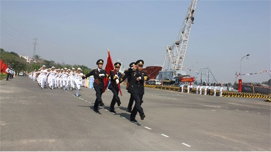 Duyệt binh tiến bước dưới quân kỳ quyết thắng Duyệt binh tiến bước dưới quân kỳ quyết thắng