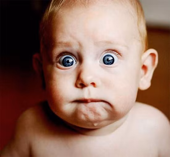 Hội chứng RAS: Người mắc hội chứng này thì không thể khóc bởi vì nếu khóc, da sẽ chuyển sang màu trắng, cơ thể cứng lại, tim ngừng đập và ngừng thở tạm thời. Sự thiếu oxy này cũng có thể do đau đớn, sợ hãi, tắm quá nóng hoặc quá lạnh. Nhưng nhìn chung sự thiếu oxy ít khi xảy ra và thậm chí có thể ngừng khi còn bé. Đôi khi sự thiếu oxy này có thể tiếp tục kéo dài đến cả khi trưởng thành.