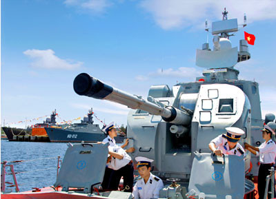 Học viên Học viên Hải quân đi thực tế trên tàu. Ảnh Trọng Thiết Học viên Học viên Hải quân đi thực tế trên tàu. Ảnh Trọng Thiết