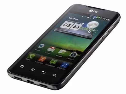 LG Revolution 4G với màn hình cảm ứng 4.3”, độ phân giải 800 x 480 pixel, bộ xử lý Qualcomm tốc độ 1GHz, camera 5 megapixel hỗ trợ đèn flash và khả năng quay video HD và camera phía trước hỗ trợ gọi video riêng biệt.