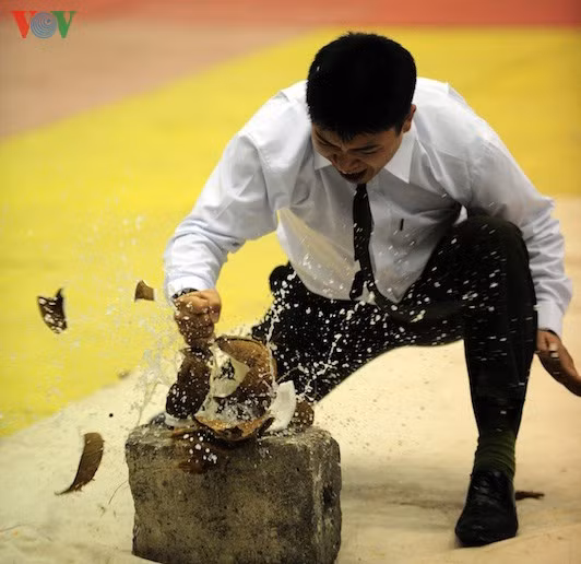 Phần trình diễn khí công của các đơn vị thuộc Học viện Cảnh sát.