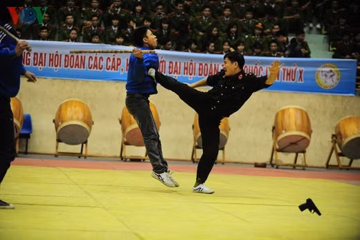 Cảnh sát cơ động chống cướp.