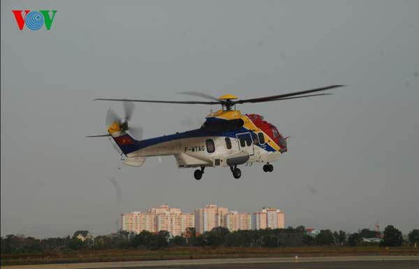 Máy bay EC-225 chuẩn bị cất cánh Máy bay EC-225 chuẩn bị cất cánh