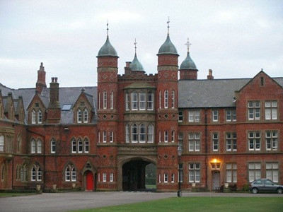 Trường đại học mang đến cho sinh viên những trải nghiệm đặc biệt. Hầu hết sinh viên và nhân viên nhà trường đều sống trong những khu vực trong trường và mỗi tối hàng tuần đều có chương trình giải trí. Sinh viên tốt nghiệp tại trường sẽ có tấm bằng giá trị và có cơ hội thành công nhiều hơn với công việc trong tương lai. Trường đại học mang đến cho sinh viên những trải nghiệm đặc biệt. Hầu hết sinh viên và nhân viên nhà trường đều sống trong những khu vực trong trường và mỗi tối hàng tuần đều có chương trình giải trí. Sinh viên tốt nghiệp tại trường sẽ có tấm bằng giá trị và có cơ hội thành công nhiều hơn với công việc trong tương lai.