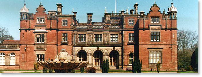 Đây là trường đại học mới đầu tiên của Anh vào thế kỷ 20, được thành lập với giấy phép có hiệu lực vào năm 1949 với tên gọi Trường cao đẳng Bắc Staffordshire. Sau này đổi tên thành đại học Keele vào năm 1962. Đây là trường đại học mới đầu tiên của Anh vào thế kỷ 20, được thành lập với giấy phép có hiệu lực vào năm 1949 với tên gọi Trường cao đẳng Bắc Staffordshire. Sau này đổi tên thành đại học Keele vào năm 1962.