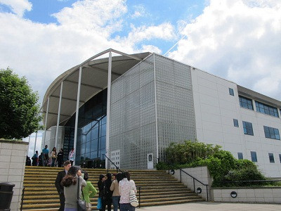 Trường đại học Hertfordshire là một trong những trường có chất lượng giảng dạy, nghiên cứu, học tập xuất sắc tại Vương quốc Anh. Với mục tiêu chọn sinh viên làm trung tâm giảng dạy, hiện trường có hơn 24.000 sinh viên đang theo học trong đó có hơn 2000 sinh viên quốc tế du học Anh đến từ 85 quốc gia trên thế giới. Trường đại học Hertfordshire là một trong những trường có chất lượng giảng dạy, nghiên cứu, học tập xuất sắc tại Vương quốc Anh. Với mục tiêu chọn sinh viên làm trung tâm giảng dạy, hiện trường có hơn 24.000 sinh viên đang theo học trong đó có hơn 2000 sinh viên quốc tế du học Anh đến từ 85 quốc gia trên thế giới.