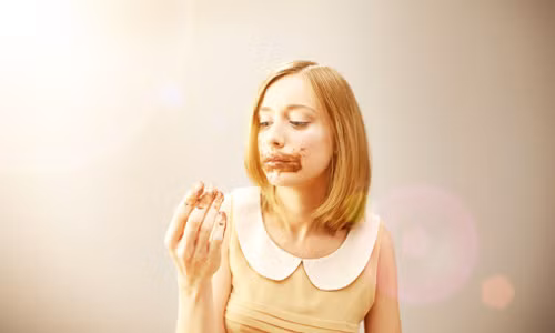 Bệnh Pica ảnh hưởng đặc biệt đến phụ nữ mang thai ăn tường, ăn bùn đất… Lời giải thích được cho là thuyết phục nhất là do sự thiếu hụt chất khoáng, tuy nhiên các chuyên gia sức khỏe không khẳng định đó là nguyên nhân chính, và hiện vẫn chưa có cách điều trị hiệu quả.