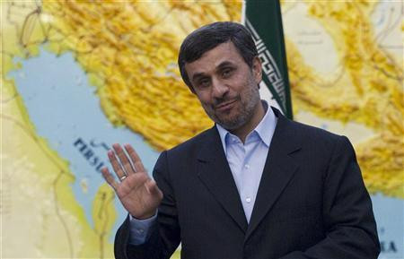 Phát ngôn mới nhất tổng thống Mamoud Ahmadinejad như một gáo nước lạnh giội về phía phương Tây. Ảnh: Reuters Phát ngôn mới nhất tổng thống Mamoud Ahmadinejad như một gáo nước lạnh giội về phía phương Tây. Ảnh: Reuters