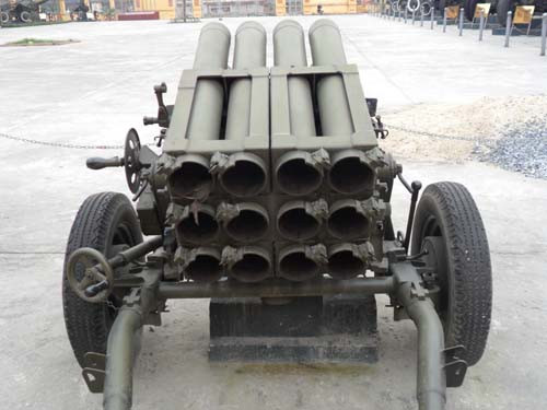 Pháo phản lực H-12: Pháo được sản xuất năm 1950 và sản xuất tại Trung Quốc. Pháo phản lực H-12: Pháo được sản xuất năm 1950 và sản xuất tại Trung Quốc.